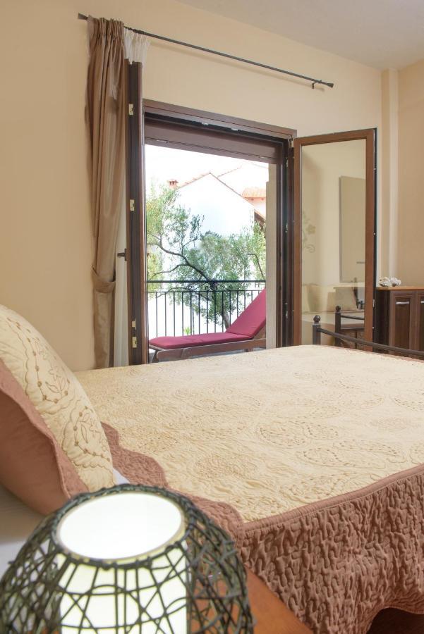 Dili Apartments Ierissos Eksteriør billede