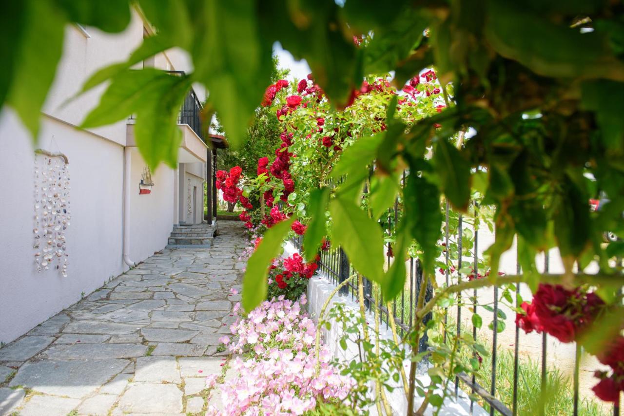Dili Apartments Ierissos Eksteriør billede