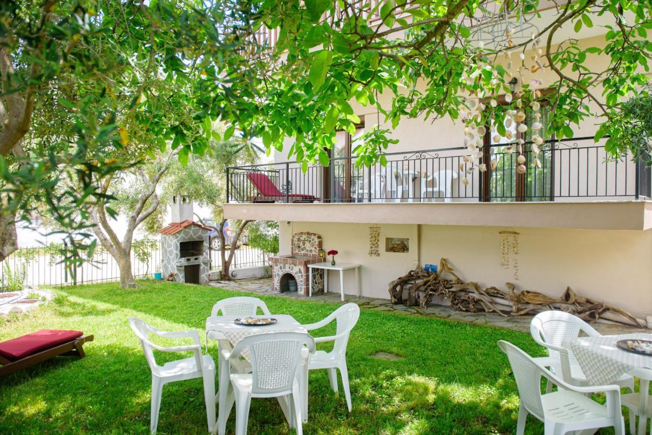 Dili Apartments Ierissos Eksteriør billede