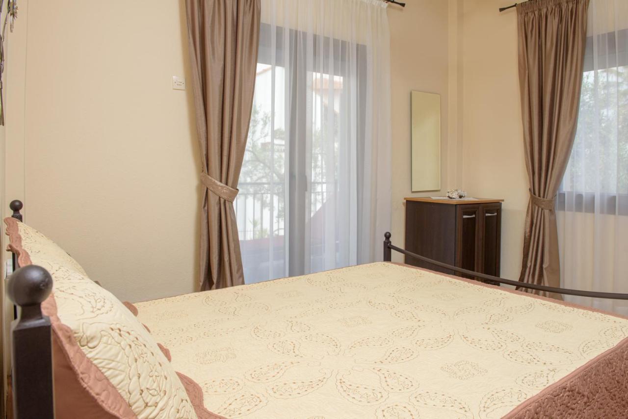 Dili Apartments Ierissos Eksteriør billede