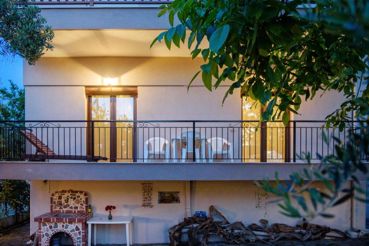 Dili Apartments Ierissos Eksteriør billede