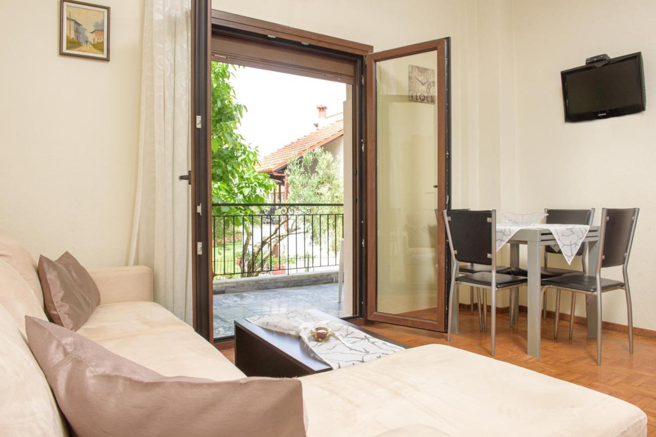 Dili Apartments Ierissos Eksteriør billede